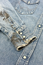 Load image into Gallery viewer, 1990’S WRANGLER MADE IN USA THRASHED WESTERN DENIM PEARL SNAP L/S B.D. SHIRT MEDIUM
