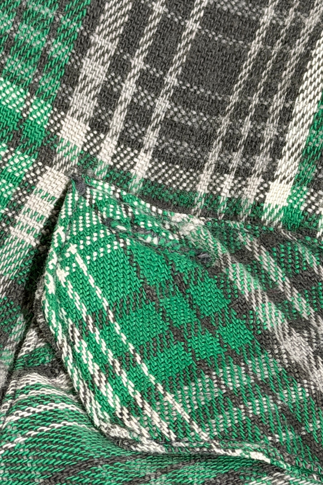 1960’S WASHINGTON DEECEE MADE IN USA 100% COTTON GREEN / GRAY PLAID FLANNEL L/S B.D. SHIRT X-LARGE
