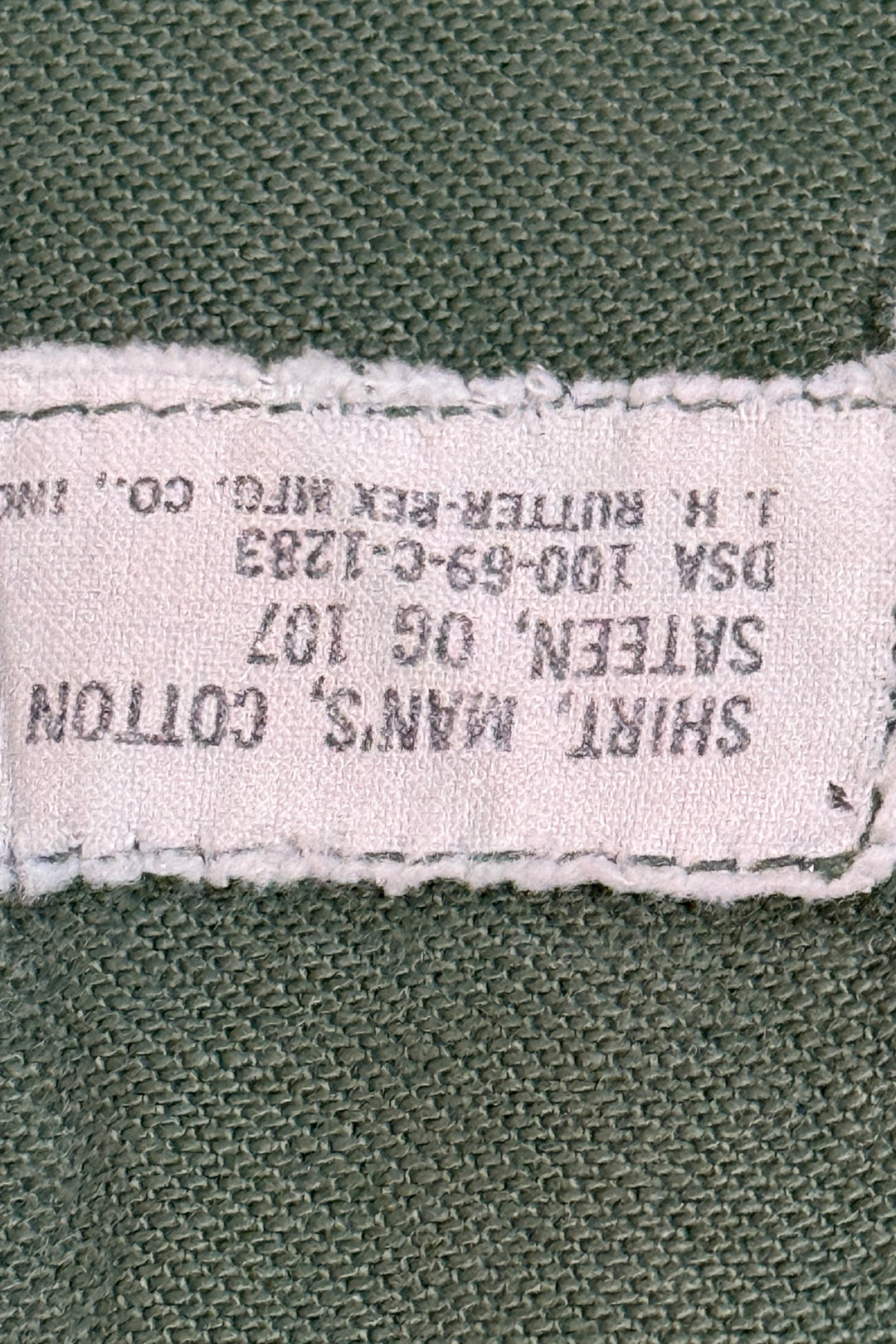 1960’S US ARMY MADE IN USA OG-107 THRASHED & REPAIRED OLIVE DRAB SELVEDGE FIELD SHIRT MEDIUM