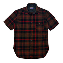 Cargar imagen en el visor de la galería, 1960’S PENDLETON MADE IN USA PLAID FLANNEL S/S B.D. SHIRT MEDIUM
