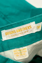 Load image into Gallery viewer, 1990’S BROOKS BROTHERS PLEATED CHINO SHORTS 36
