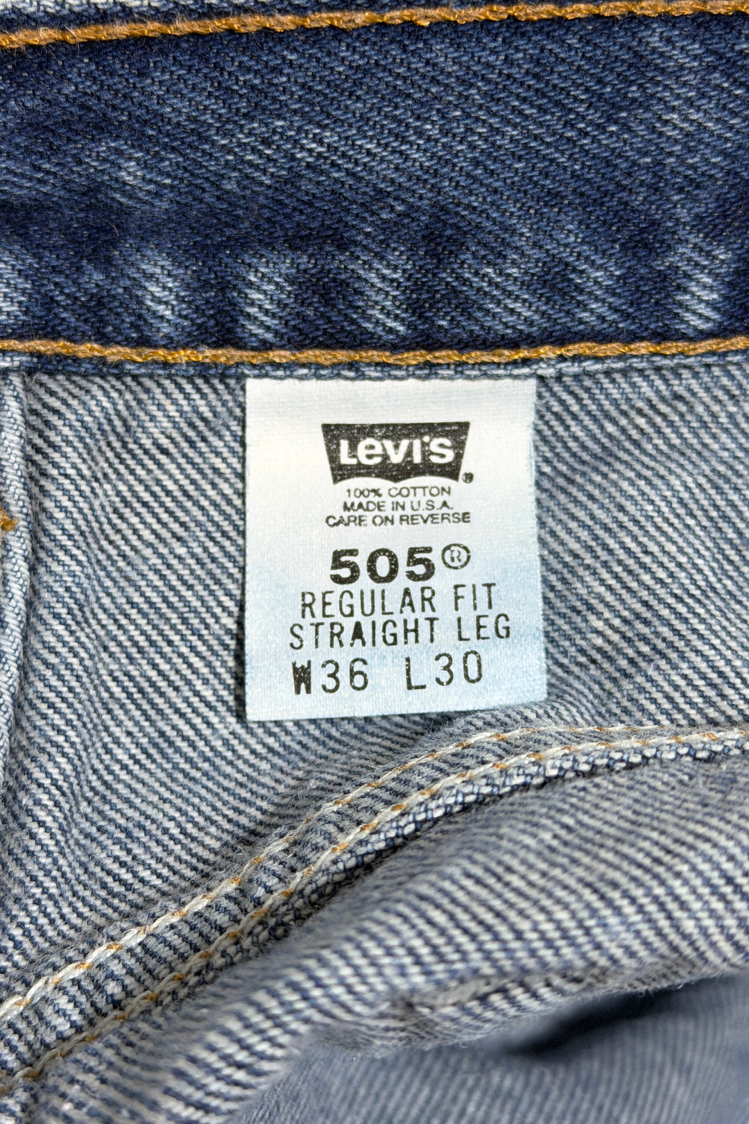 1990’S LEVI’S 505 MADE IN USA FADED MEDIUM WASH STRAIGHT LEG DENIM JEANS 34 X 28