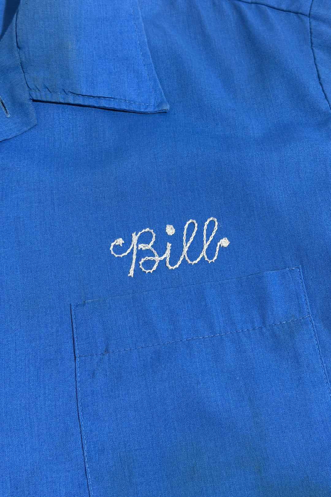 1970’S HILTON MADE IN USA THRASHED &amp; FADED BLUE CROPPED SELVEDGE “CENTURY PIZZA” CHAINSTITCHED LOOP COLLAR S/S B.D. SHIRT X-LARGE