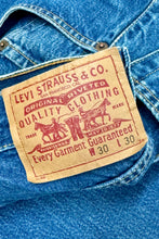 Cargar imagen en el visor de la galería, 1990’S LEVI’S MADE IN USA 647 RELAXED STRAIGHT LEG DARK WASH DENIM JEANS 28 X 28
