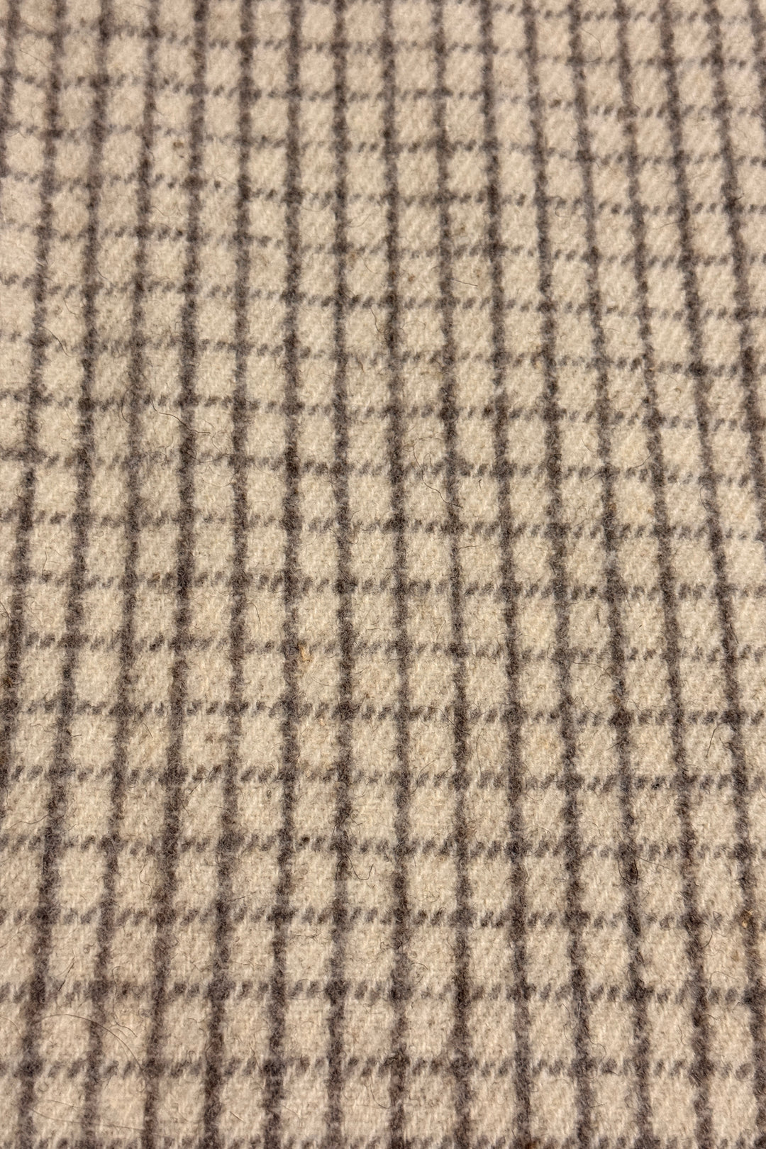 1970’S MADE IN SCOTLAND WOVEN WOOL CHECK FRINGED CAPE