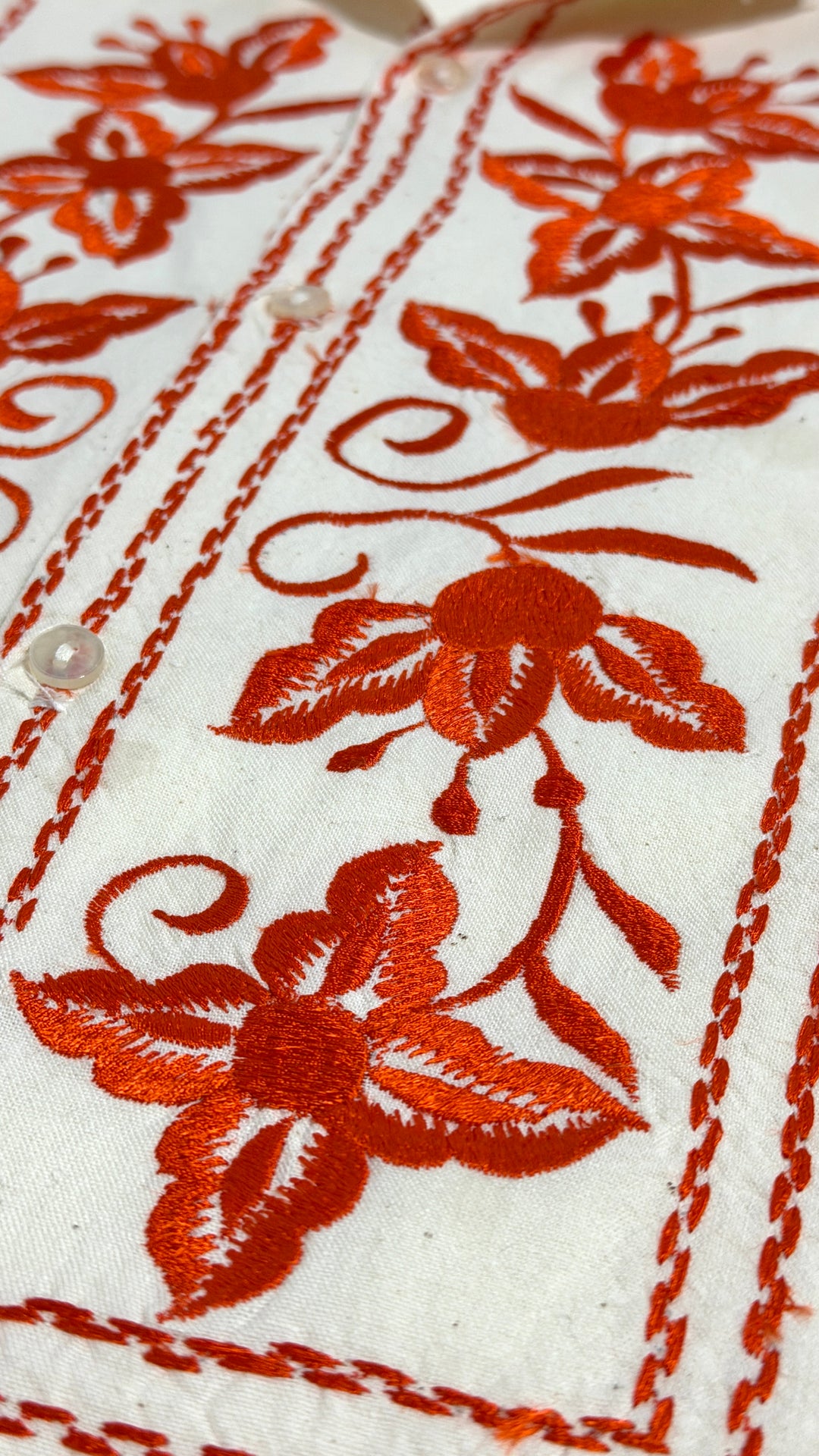 1960’S CROPPED MEXICAN EMBROIDERED FLORAL SLUB WEAVE LINEN L/S B.D. SHIRT LARGE