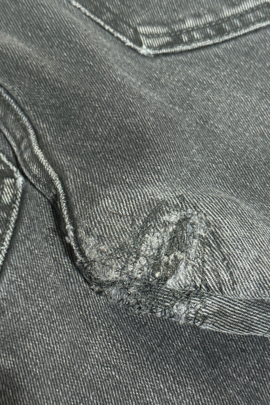 2000’S LEVI’S 501 THRASHED & REPAIRED FADED BLACK DENIM JEANS 30 X 28