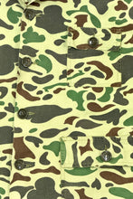 Load image into Gallery viewer, 1970’S SEAWAY CROPPED SELVEDGE DUCK CAMO HUNTING JACKET X-LARGE
