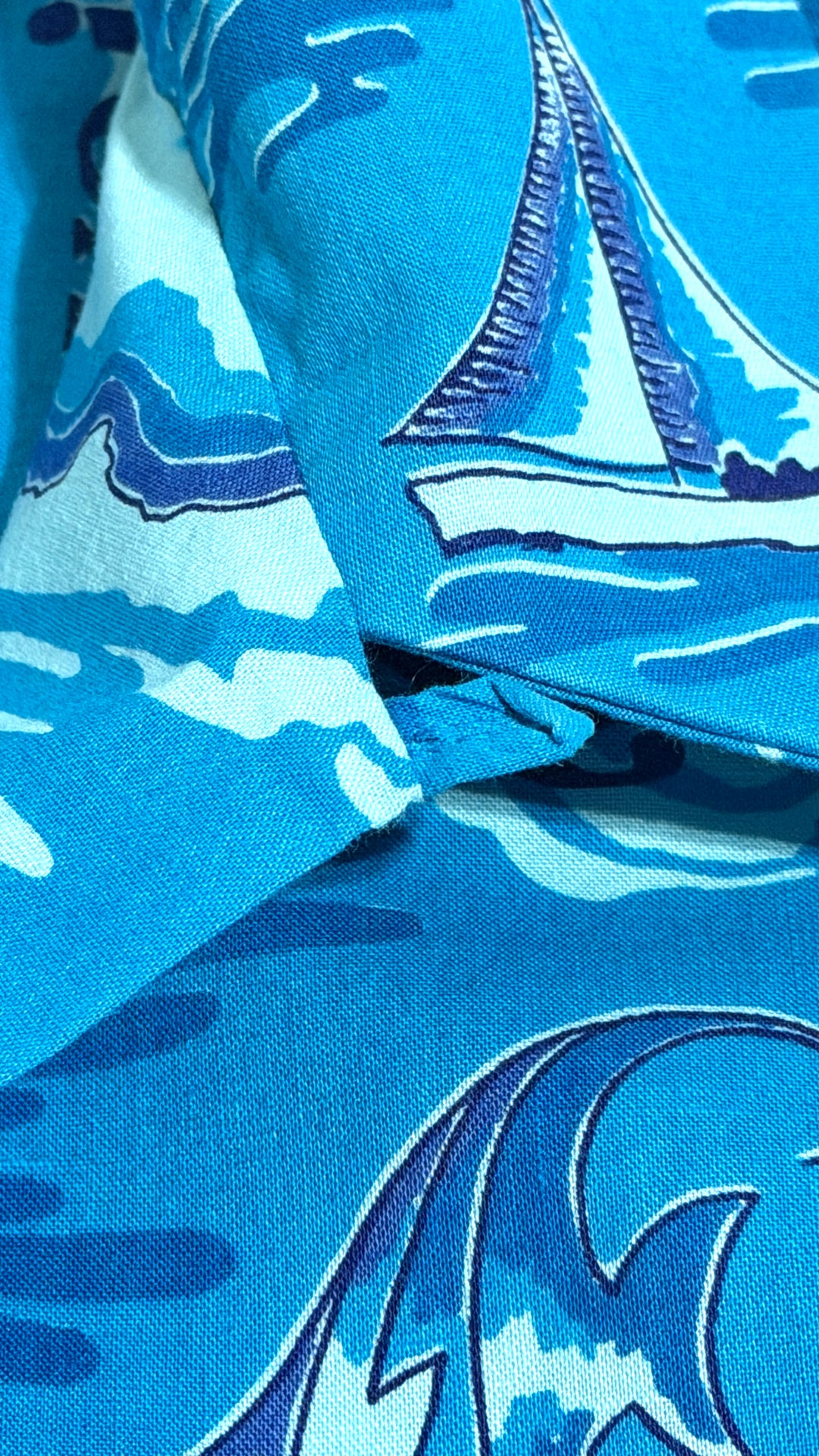 1950’S HAWAIIAN MODES MADE IN USA CROPPED SELVEDGE BLUE ISLANDS PRINT LOOP COLLAR S/S B.D. SHIRT MEDIUM