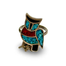 Load image into Gallery viewer, 1970’S WISE OWL .925 STERLING SILVER ONYX CORAL CHIP TURQUOISE RING SIZE 6
