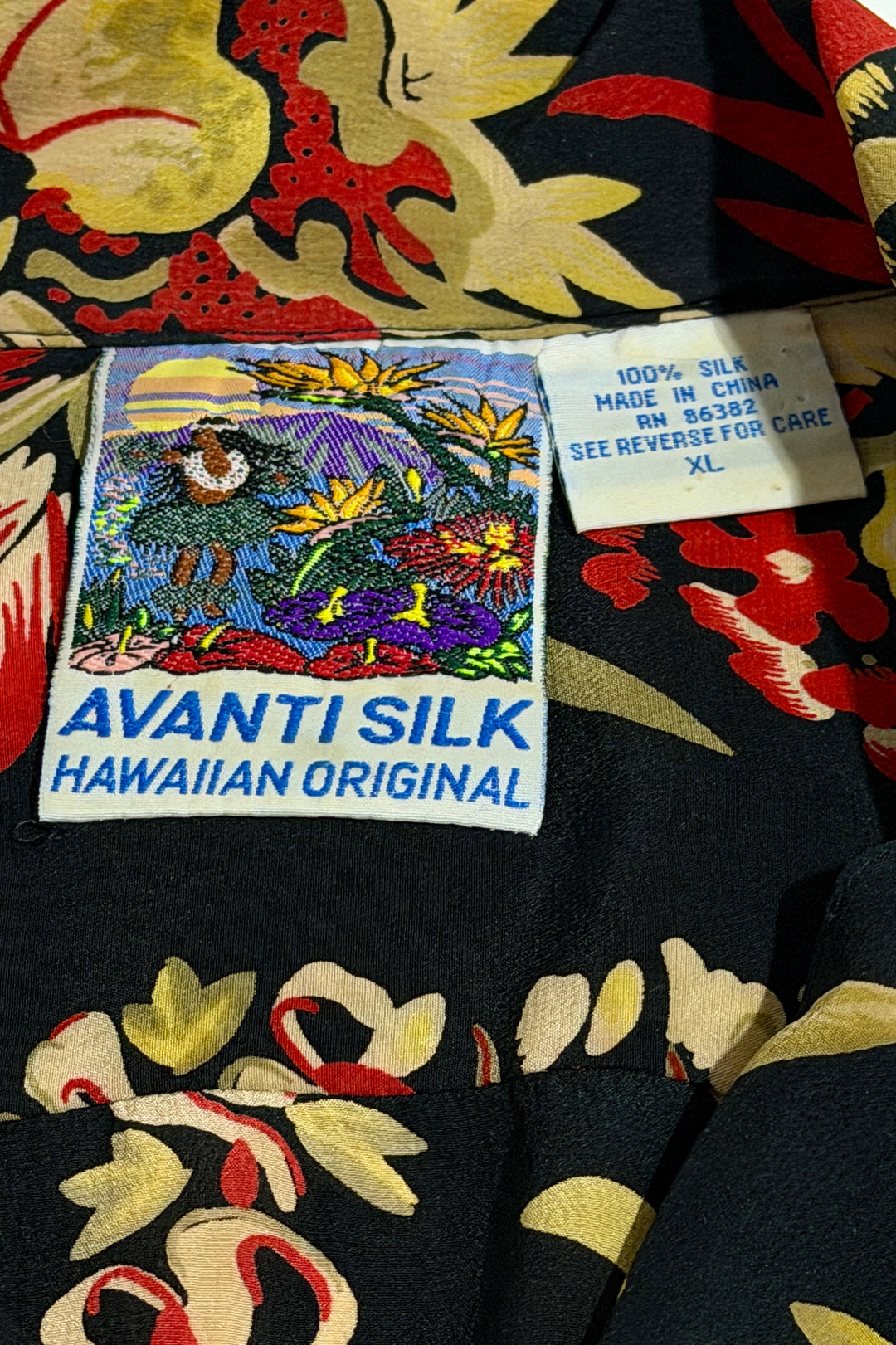 1990’S AVANTI SILK PRINTED 100% SILK HAWAIIAN S/S B.D. SHIRT X-LARGE