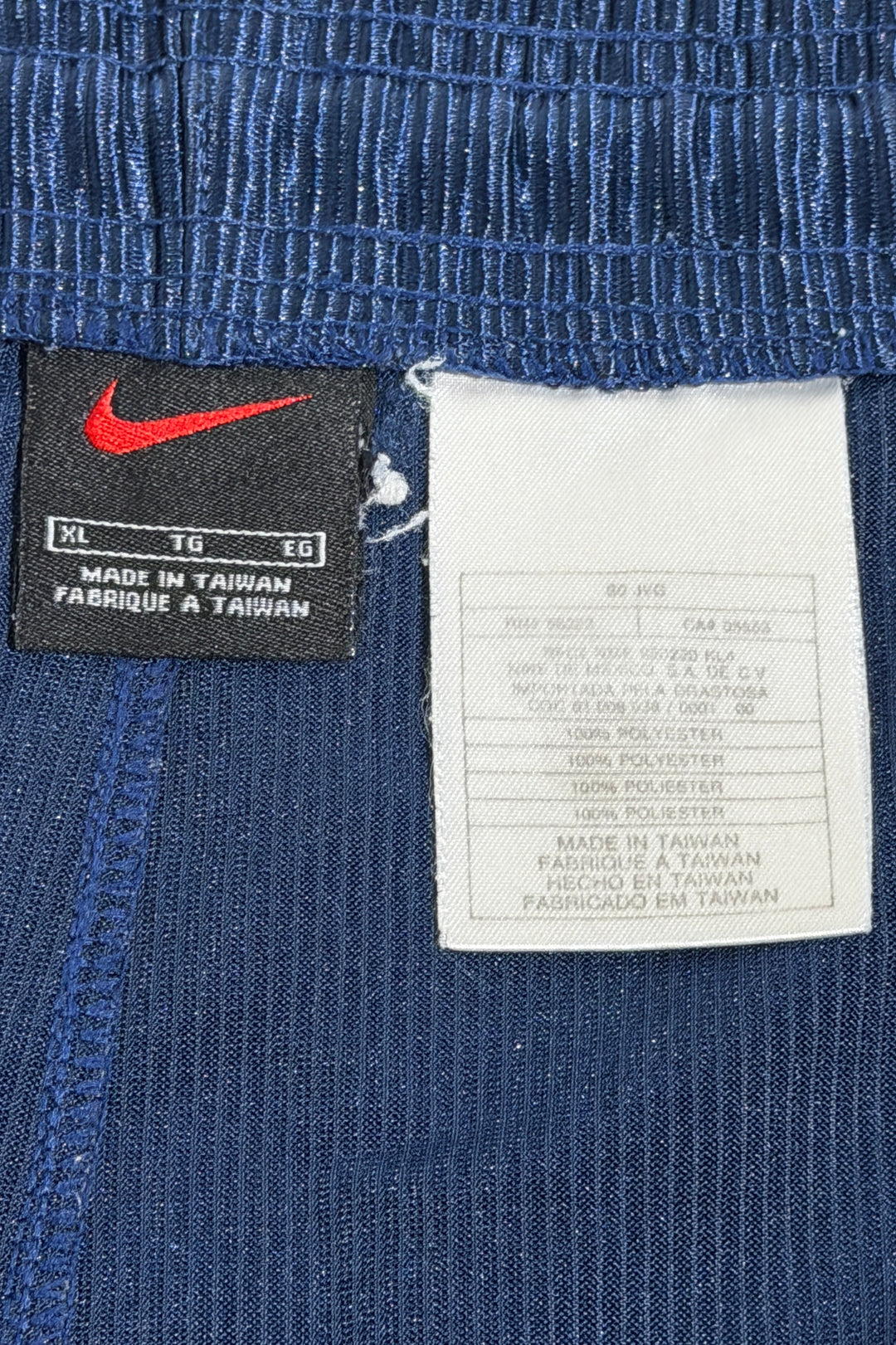 1990’S NIKE BLACK TAG NAVY CONTRAST SATIN 9” BASKETBALL ATHLETIC SHORTS X-LARGE