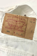 Cargar imagen en el visor de la galería, 1990’S LEVI’S 501 MADE IN USA WHITE DENIM JEANS 28 X 30
