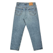 Cargar imagen en el visor de la galería, 1990’S LEVI’S MADE IN USA 550 BAGGY STRAIGHT LEG LIGHT WASH DENIM JEANS 32 X 30
