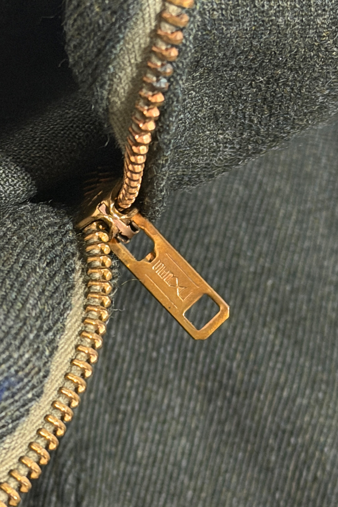 1950’S BOSS COMMERCIAL UNIFORM CO LOS ANGELES MADE IN USA CROPPED OLIVE WOOL WHIPCORD TWILL “STANDARD OIL CALIFORNIA” WORKWEAR JACKET LARGE