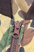 Cargar imagen en el visor de la galería, 1970’S HUNTCO REVERSIBLE MADE IN USA DUCK CAMO ZIP BOMBER JACKET LARGE
