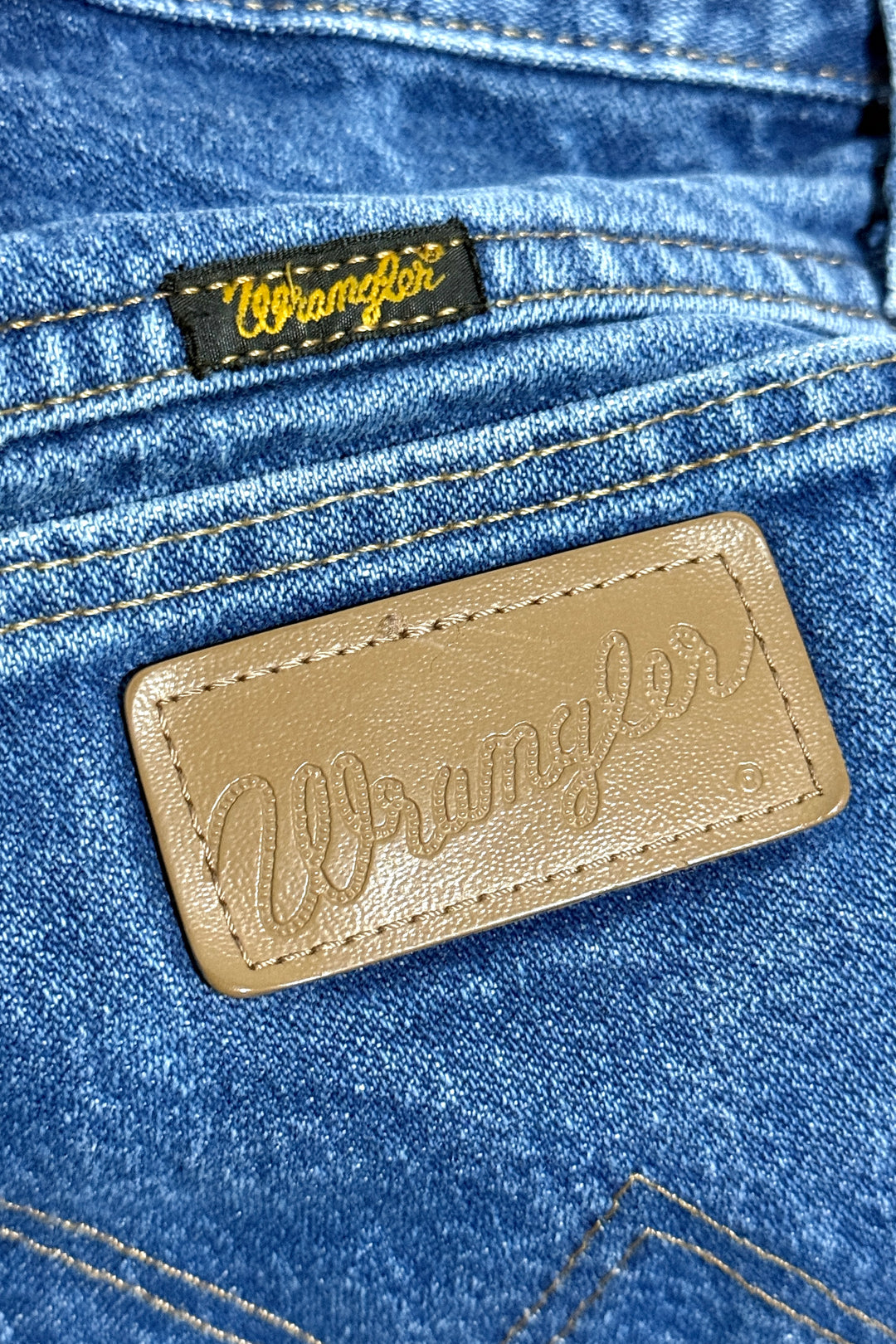 1990’S WRANGLER 13MWZ FADED LIGHT WASH COWBOY CUT DENIM JEANS 32 X 36