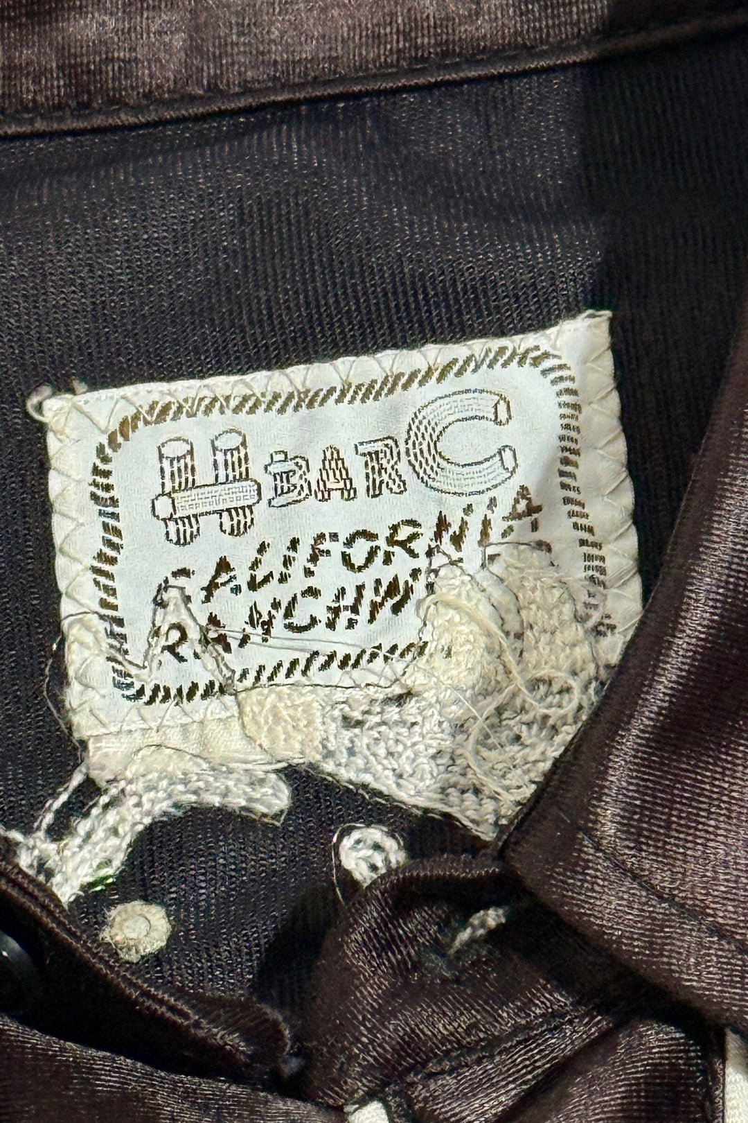 1970’S H BAR C MADE IN USA “OAKLAND CALIFORNIA SHRINER MOUNTED PATROL 🐴” SATIN CHAINSTITCHED RHINESTONE FRINGED WESTERN PEARL SNAP L/S B.D SHIRT LARGE