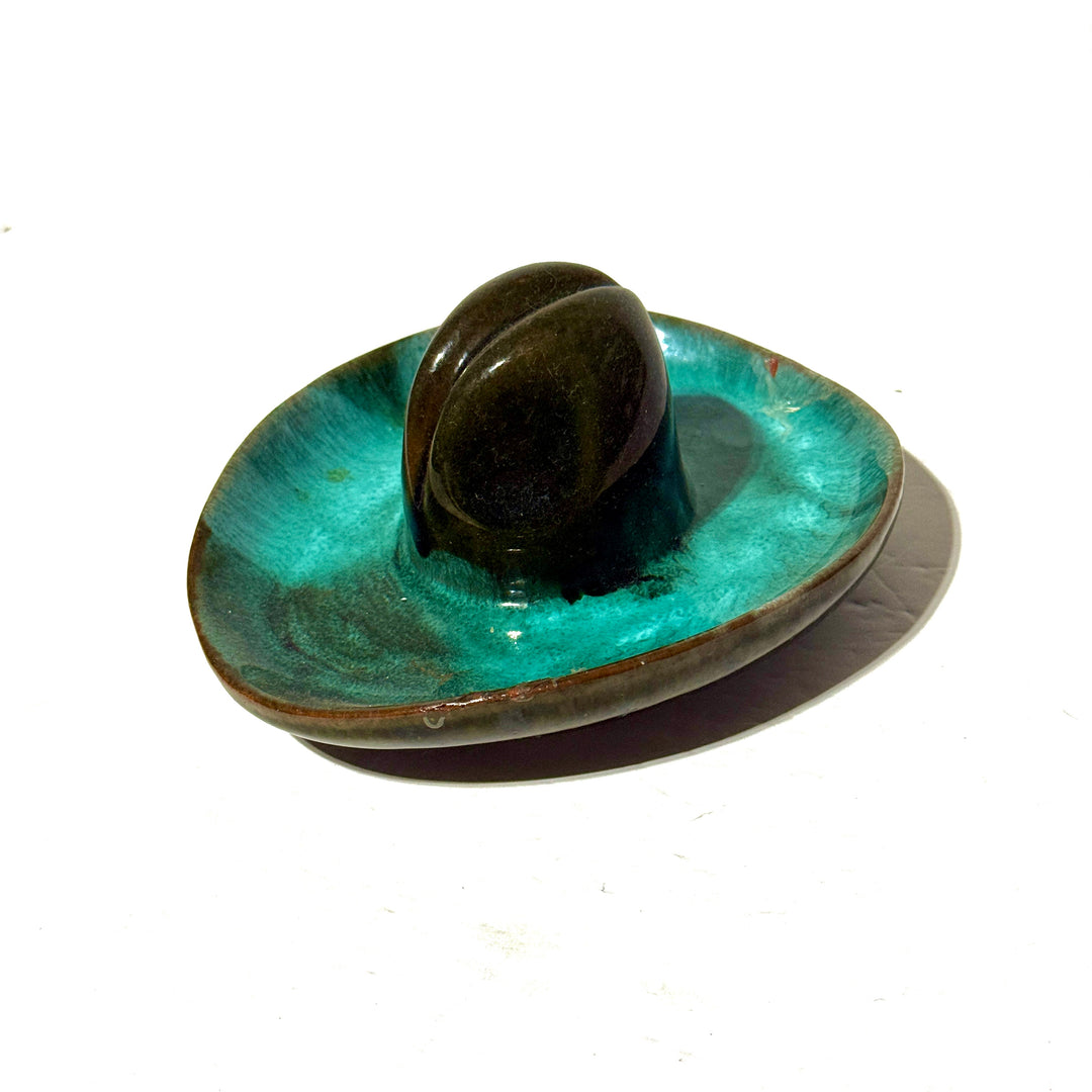 1960’S KIO MADE IN CANADA GLAZED CERAMIC REPAIRED COWBOY HAT TRAY