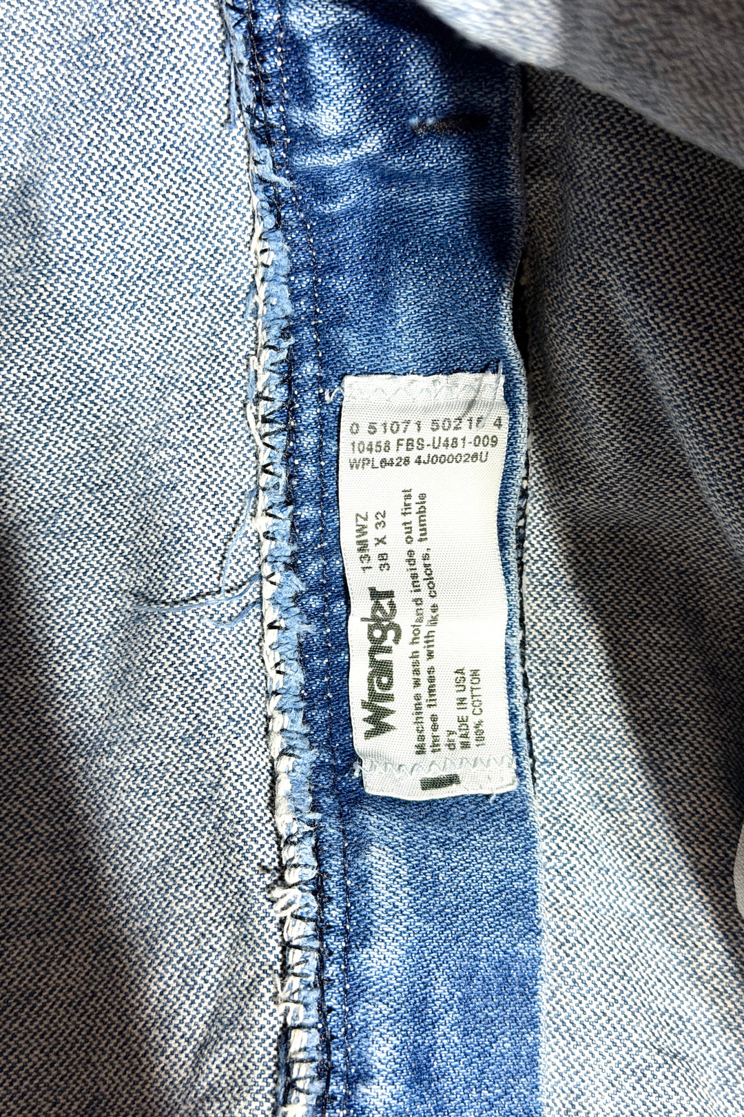 1990’S WRANGLER 13MWZ MADE IN USA FADED MEDIUM WASH COWBOY CUT WESTERN BOOTCUT DENIM JEANS 36 X 32