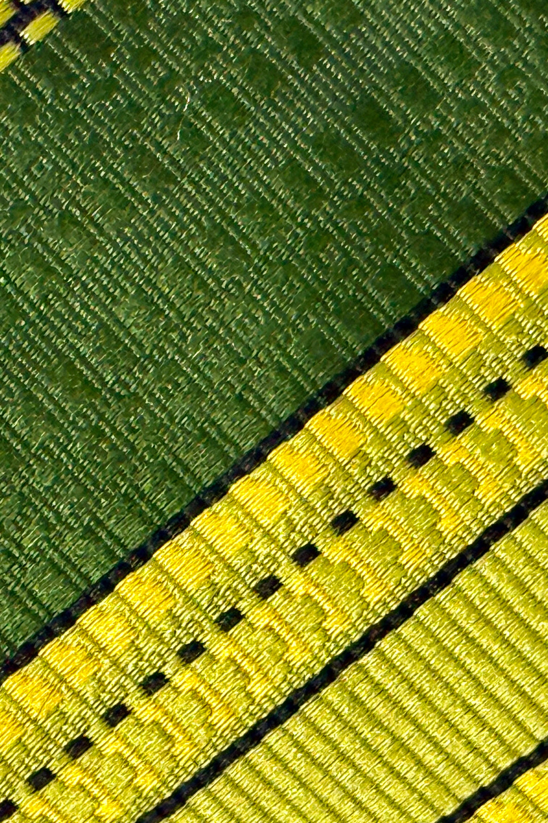 1970’S LILLY DACHE MADE IN USA 100% ITALIAN SILK WOVEN STRIPED NECKTIE