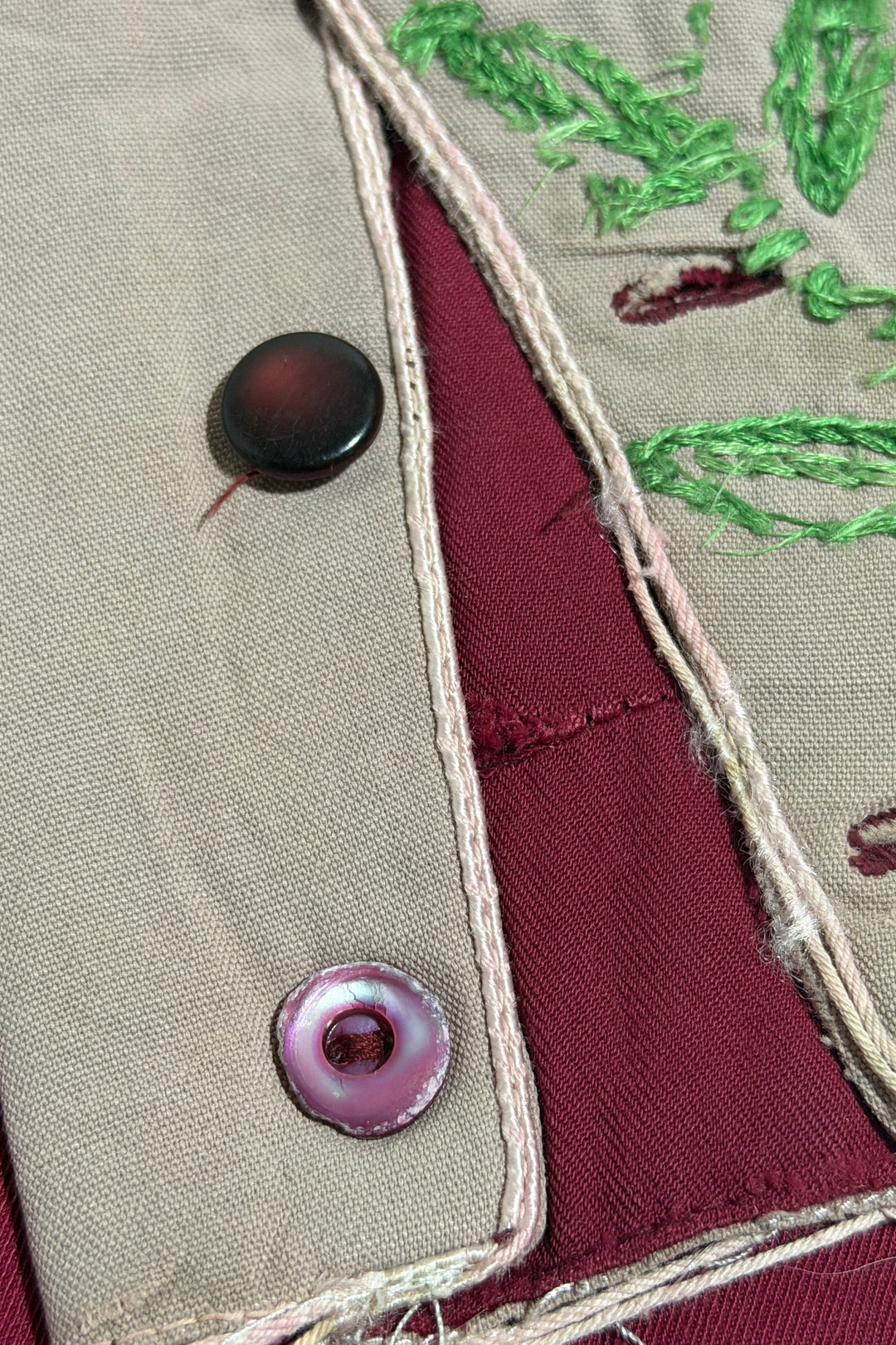 1940’S THRASHED FADED &amp; REPAIRED MADE IN USA CROPPED OXBLOOD WOOL GABARDINE FLORAL CHAINSTITCHED PEARL BUTTON WESTERN L/S B.D. SHIRT LARGE