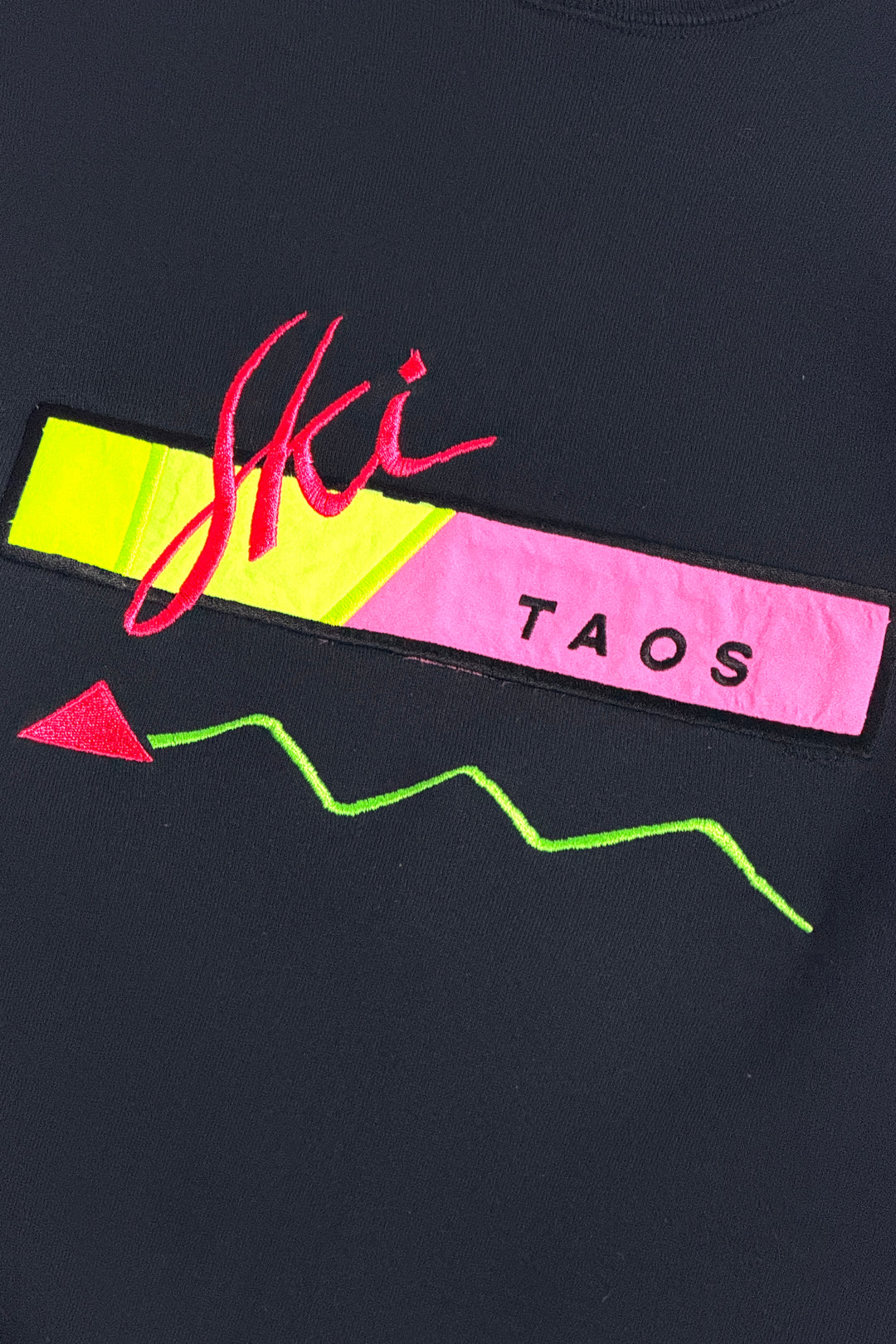 1980’S SKI TAOS MADE IN USA NEON LOGO APPLIQUÉ CREWNECK SWEATER LARGE