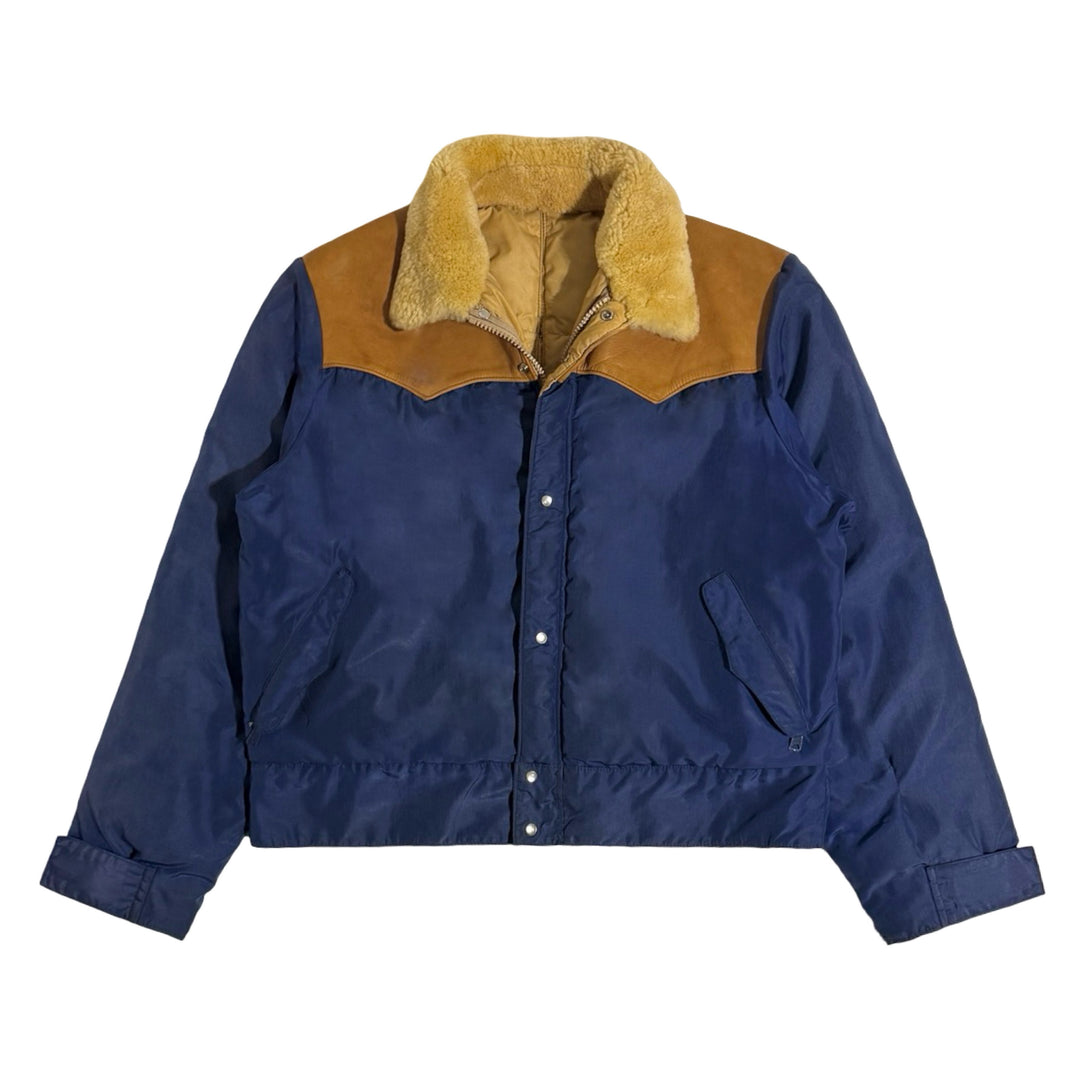 1980’S THE WESTERN MOUNTAIN OUTFITTER (EX ROCKY MOUNTAIN FEATHERBED) MADE IN USA CROPPED WESTERN REAL LAMB LEATHER YOKE QUILTED GOOSE DOWN FILLED REAL LAMB SHEARLING COLLAR PEARL SNAP JACKET LARGE