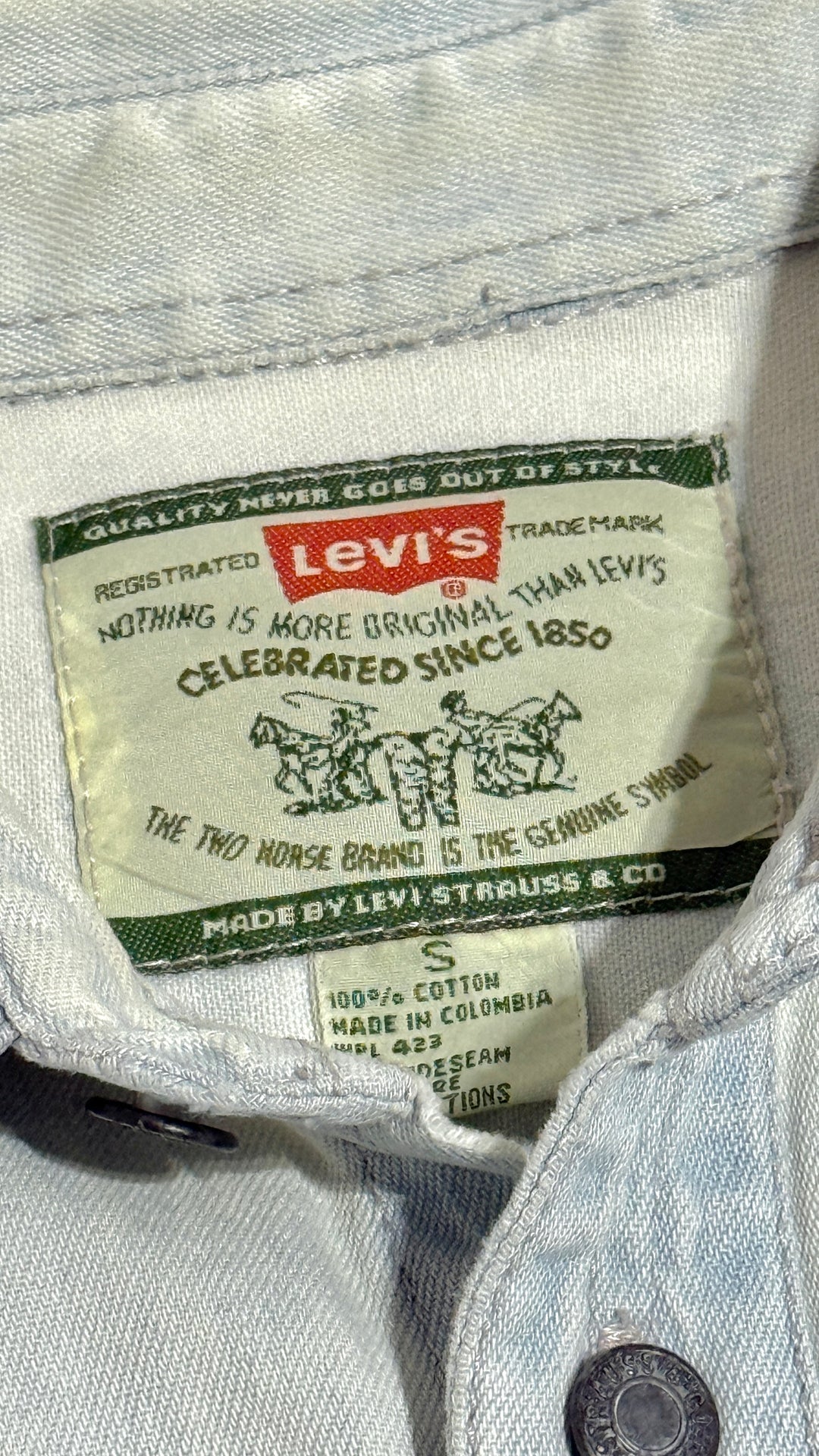 1990’S LEVI’S FADED LIGHT WASH DENIM L/S B.D. SHIRT LARGE