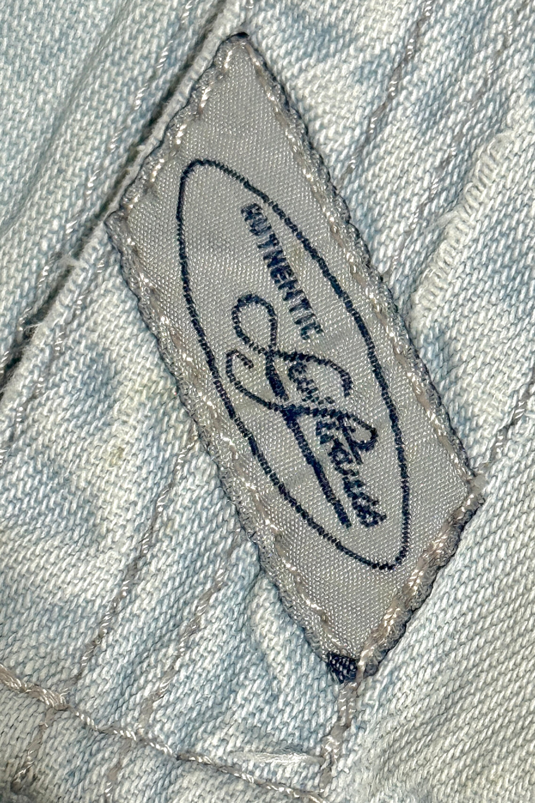 1990’S LEVI’S FADED LIGHT WASH DENIM L/S B.D. SHIRT LARGE