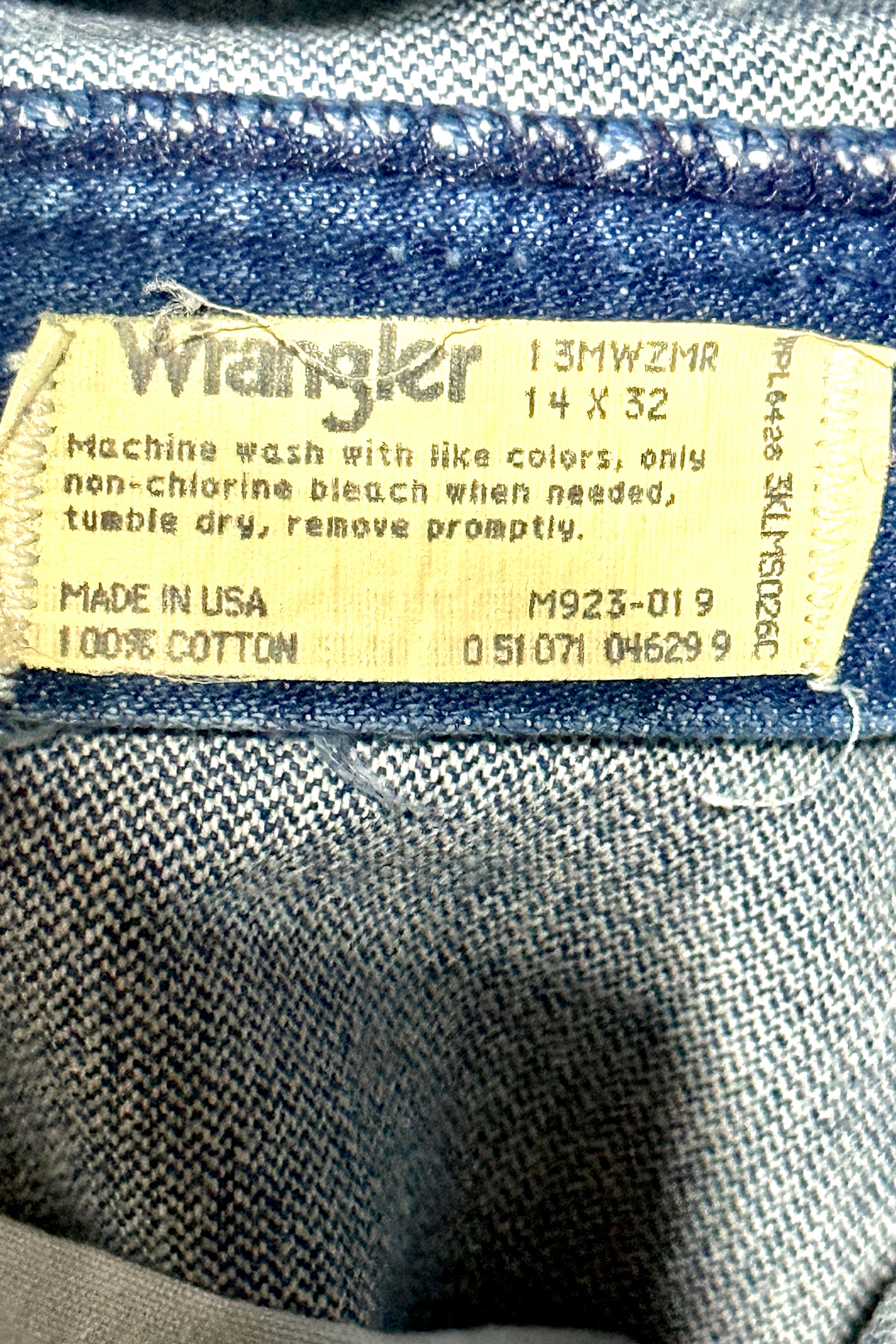 1990'S WRANGLER 13MWZ MADE IN USA DARK WASH COWBOY CUT DENIM JEANS