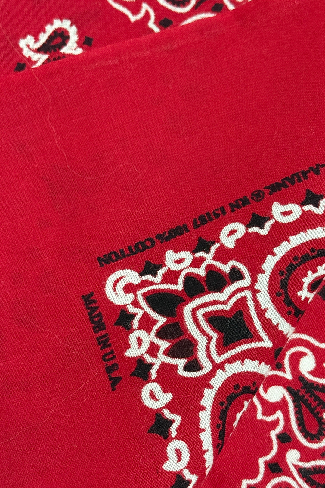 1980’S HAVAHANK MADE IN USA RED SELVEDGE PAISLEY BANDANA