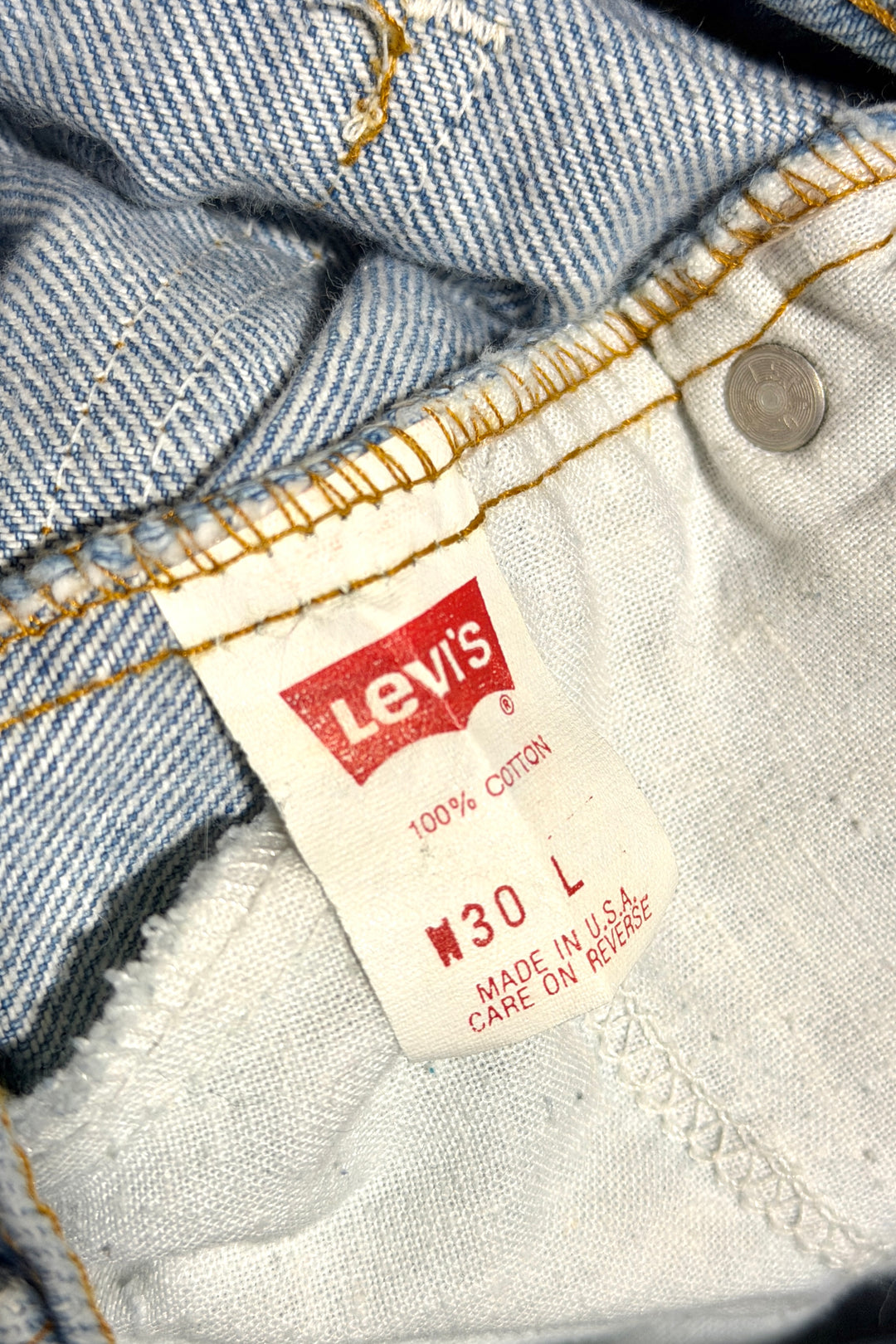 1980’S LEVI’S 505 ORANGE TAB MADE IN USA LIGHT WASH 8.5” DENIM CUT OFF SHORTS 30