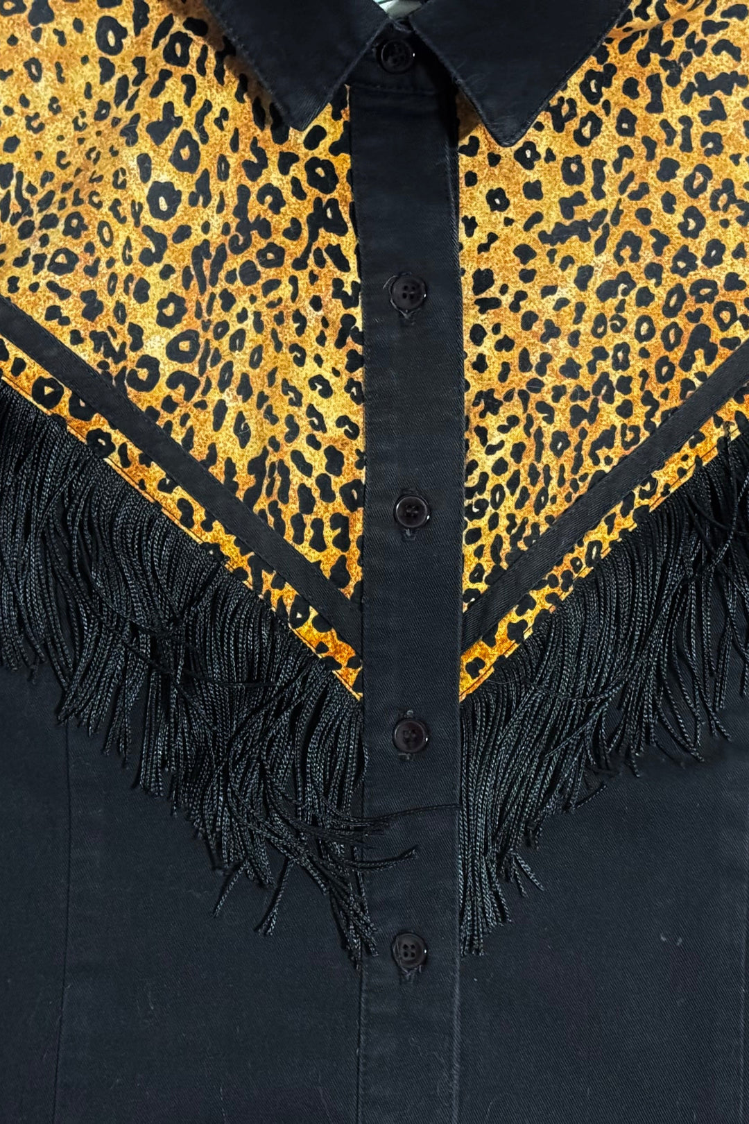 1990’S BANJO DALLAS TEXAS MADE IN USA BLACK COTTON FRINGED LEOPARD PRINT WESTERN L/S B.S. SHIRT WOMEN’S MEDIUM/LARGE