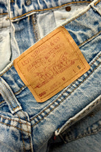 Load image into Gallery viewer, 1990’S LEVI’S 560 MADE IN USA MEDIUM WASH BAGGY FIT DENIM JEANS 26 X 25

