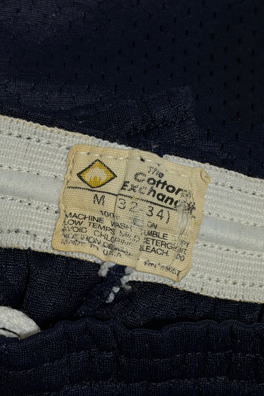 1970’S USNA MADE IN USA PRINTED MESH 6” ATHLETIC GYM SHORTS MEDIUM