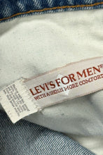 Cargar imagen en el visor de la galería, 1990’S LEVI’S LEATHER TAG MADE IN USA STRAIGHT LEG MEDIUM FADED DENIM JEANS 34 X 32
