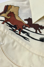 Cargar imagen en el visor de la galería, 1980’S LEVI’S MADE IN USA WILD HORSES PEARL SNAP WESTERN L/S SHIRT SMALL
