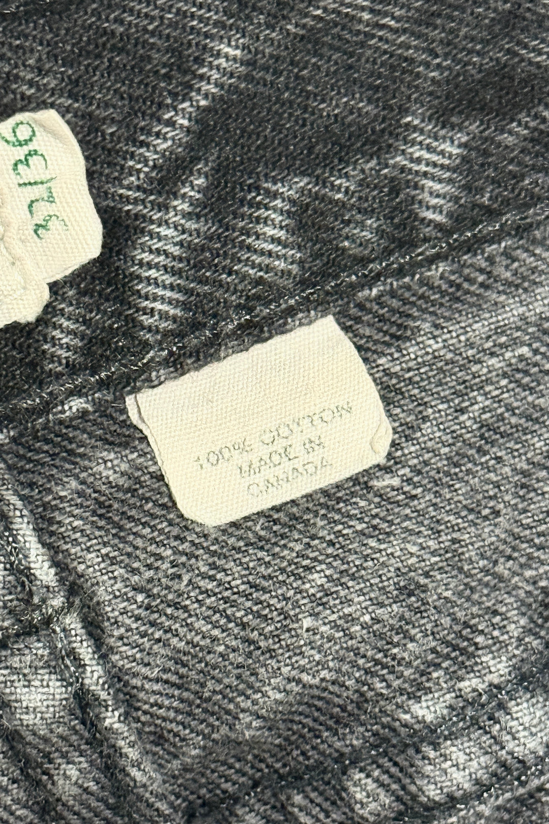 1990’S J CREW OARMAN MADE IN CANADA FADED STRAIGHT LEG BLACK DENIM JEANS 30 X 32