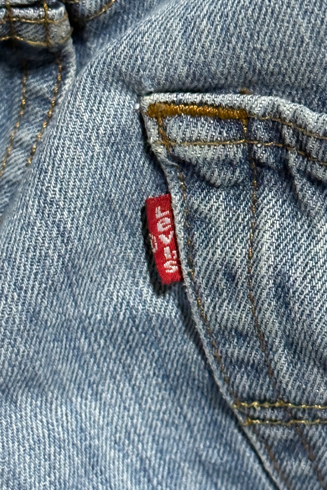 2000’S LEVI’S 501 THRASHED LIGHT WASH DENIM JEANS 34 X 34