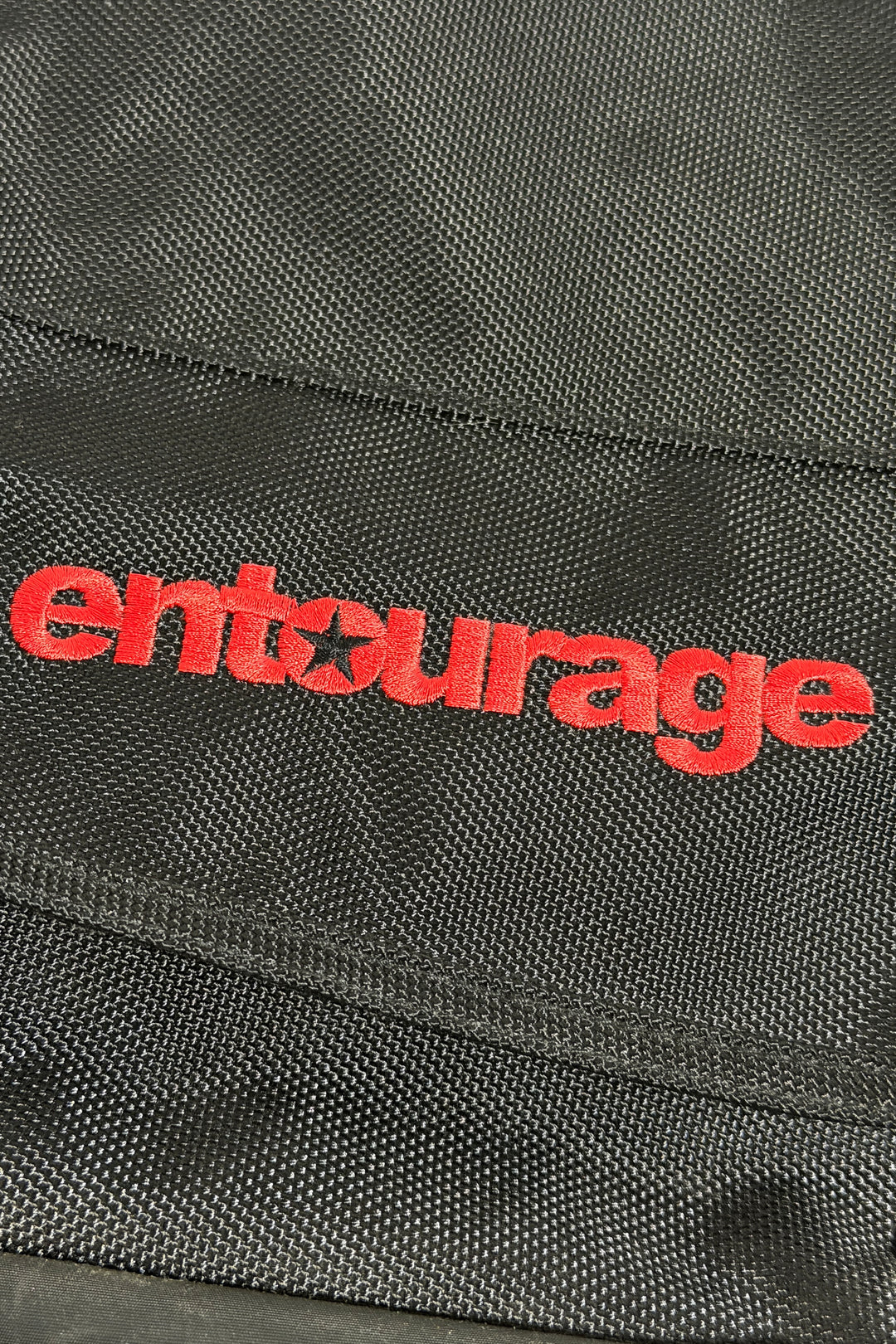 2000’S ENTOURAGE HBO CAST & CREW EXCLUSIVE UNDERARMOR BLACK CORDURA 28L MESSENGER BAG