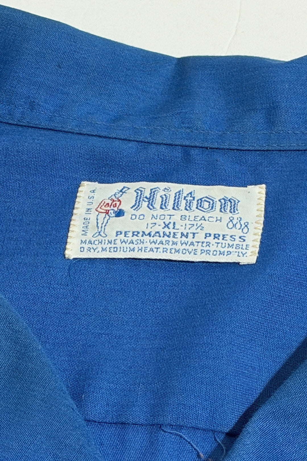 1970’S HILTON MADE IN USA THRASHED &amp; FADED BLUE CROPPED SELVEDGE “CENTURY PIZZA” CHAINSTITCHED LOOP COLLAR S/S B.D. SHIRT X-LARGE