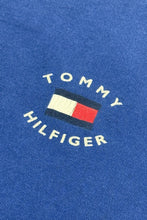 Cargar imagen en el visor de la galería, 1990’S TOMMY HILFIGER MADE IN USA SINGLE STITCH T-SHIRT SMALL
