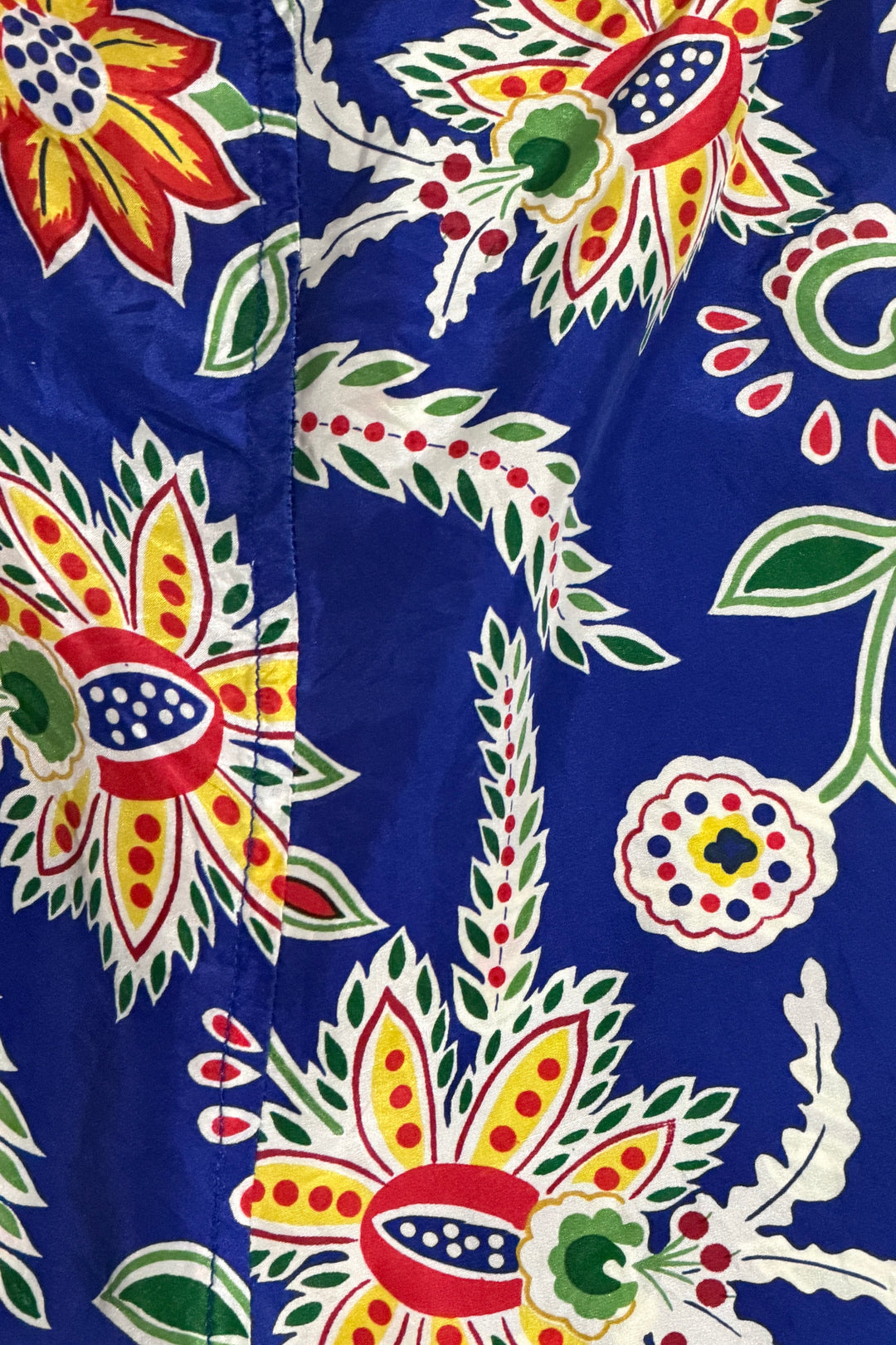 1980’S FLORAL PRINT 100% SILK CROPPED LOOP COLLAR AND 6” SHORTS MEDIUM