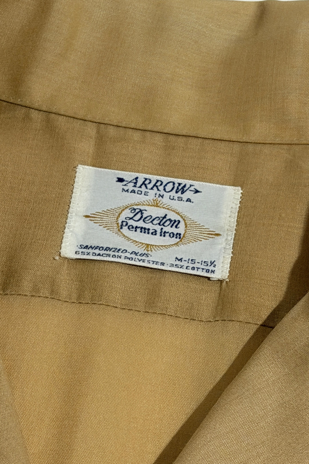 1960’S ARROW MADE IN USA CROPPED SELVEDGE DESERT TAN LOOP COLLAR S/S B.D. SHIRT LARGE