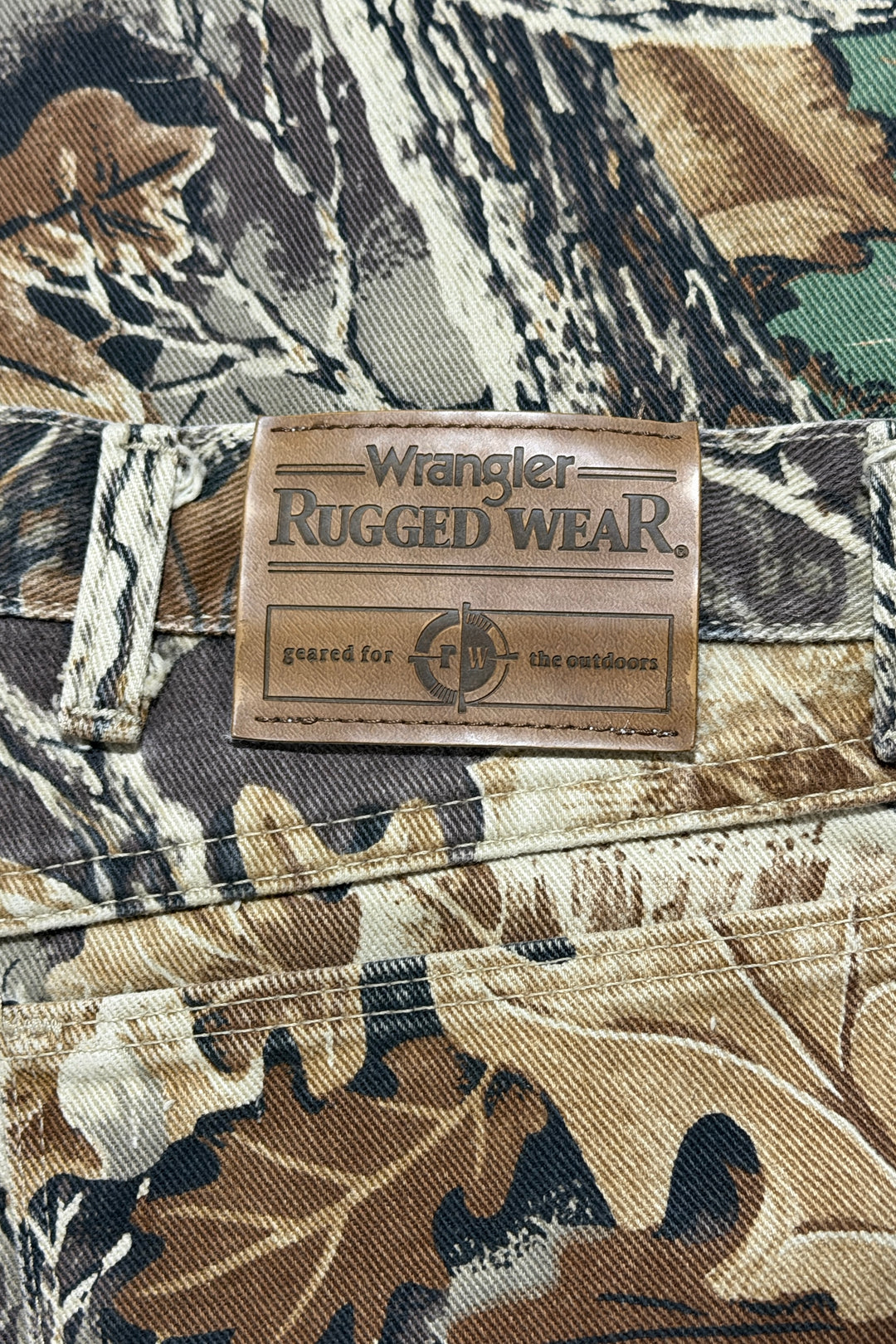 1990’S WRANGLER MADE IN USA ADVANTAGE HUNTING CAMO STRAIGHT LEG DENIM JEANS PANTS 34 X 28