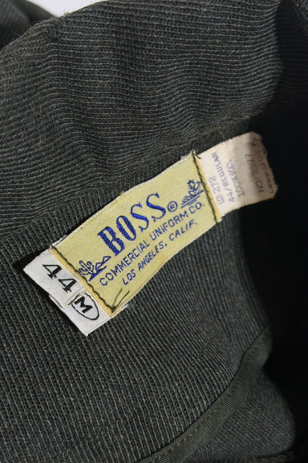1950’S BOSS COMMERCIAL UNIFORM CO LOS ANGELES MADE IN USA CROPPED OLIVE WOOL WHIPCORD TWILL “STANDARD OIL CALIFORNIA” WORKWEAR JACKET LARGE