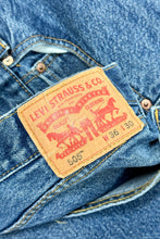 Cargar imagen en el visor de la galería, 1990’S LEVI’S 505 FADED MEDIUM WASH DENIM JEANS 34 X 28
