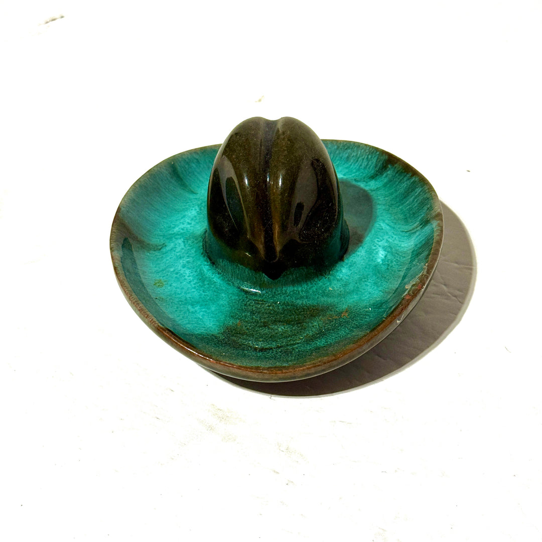 1960’S KIO MADE IN CANADA GLAZED CERAMIC REPAIRED COWBOY HAT TRAY