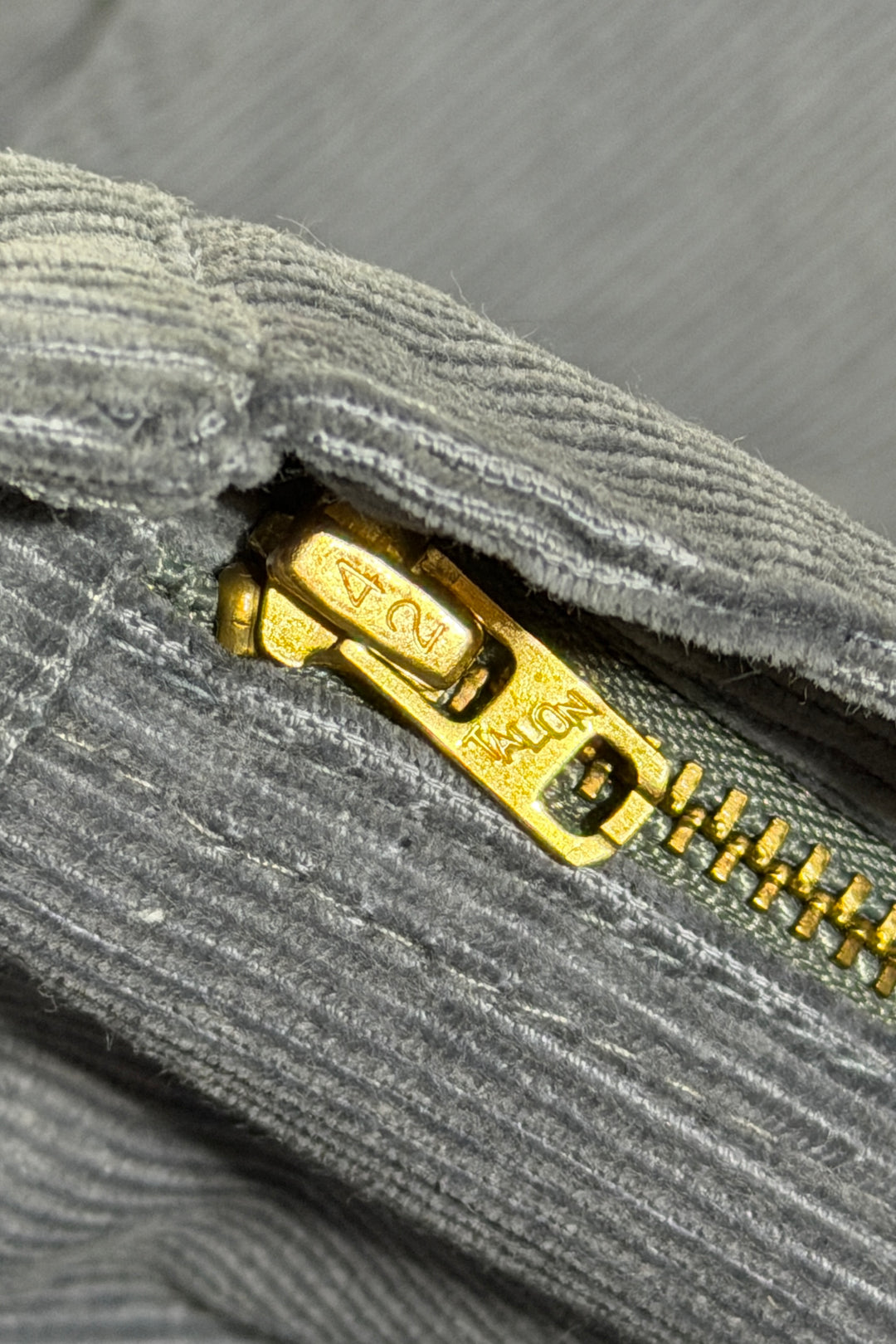 1980’S DEADSTOCK OSH KOSH B’GOSH MADE IN USA GRAY CORDUROY CARPENTER PAINTER PANTS 32 X 32